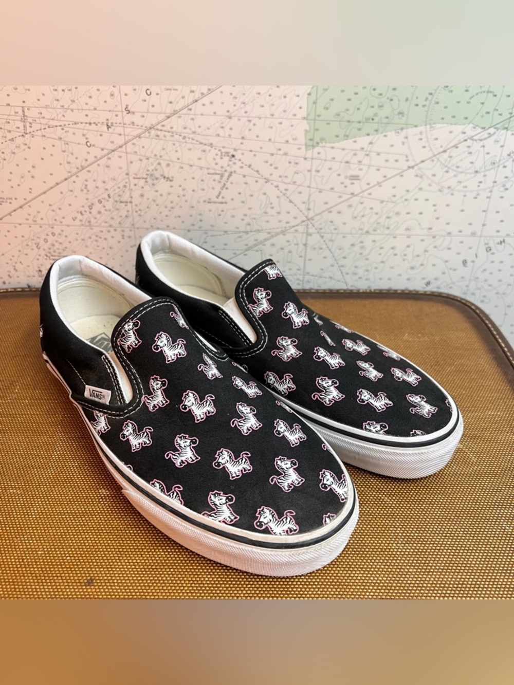 EUC! Vans Off The Wall Size M9.5/W11 Black with ZEBRAS Slip On Skate Shoes